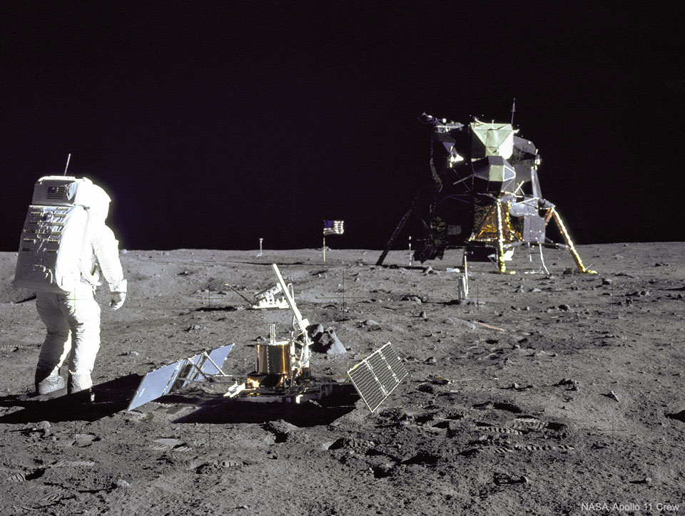 AldrinSeismometer_Apollo11_960.jpg