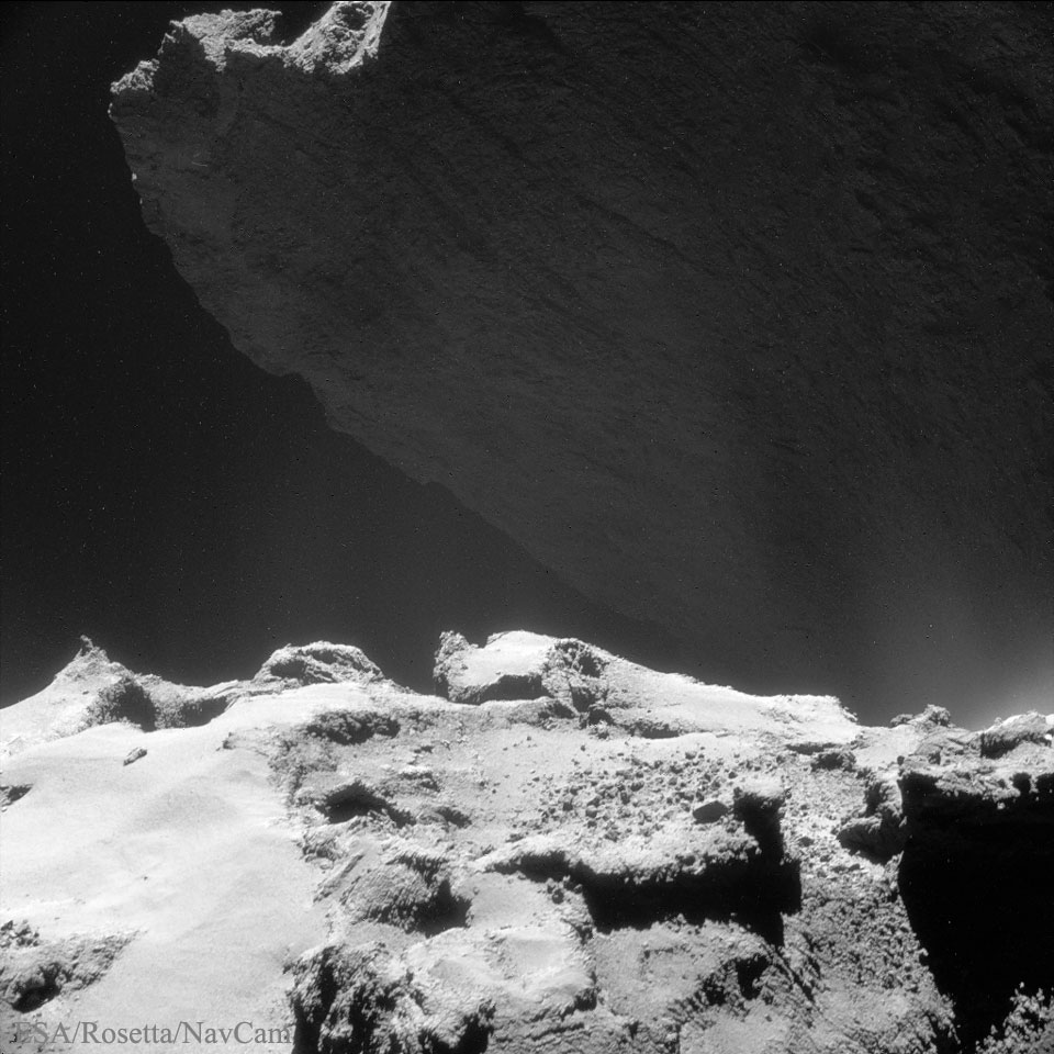 Looming67P_Rosetta_960.jpg
