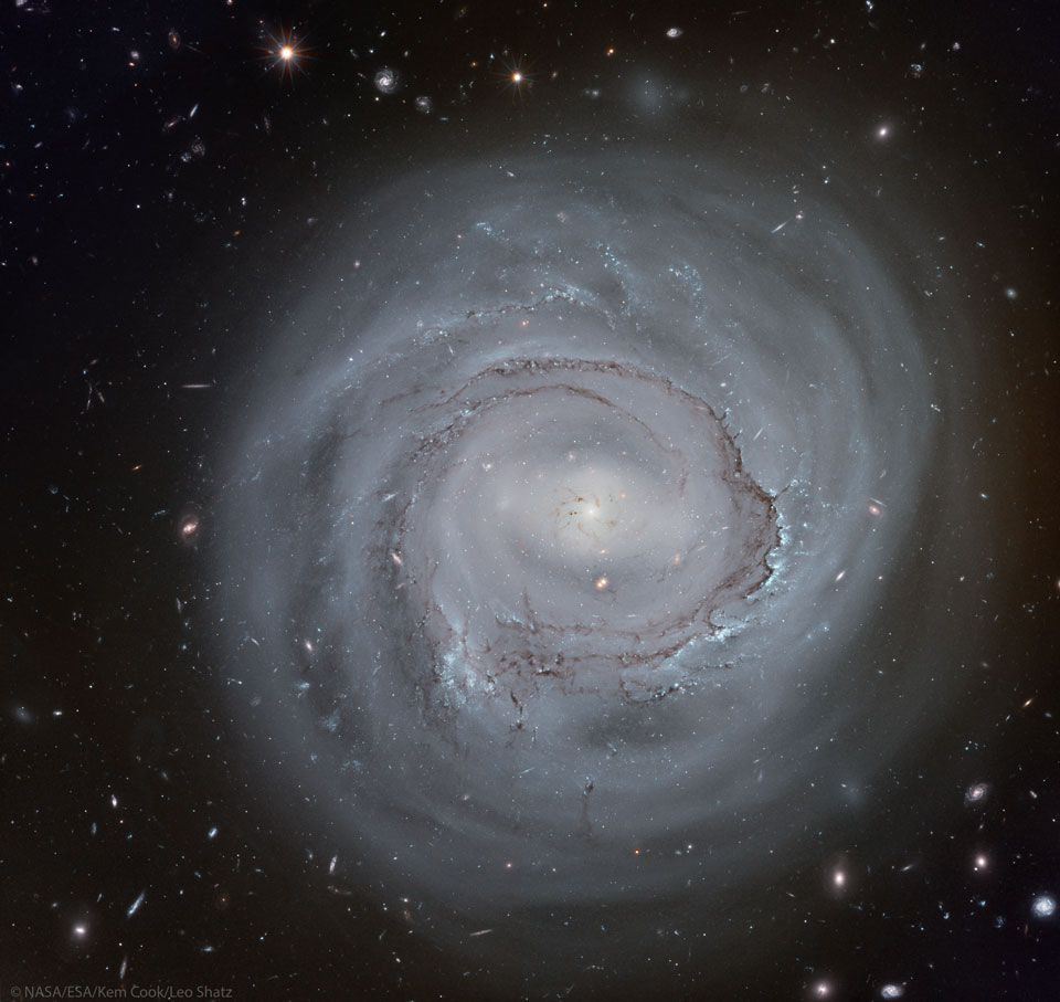 NGC4921_HubbleShatz_960.jpg