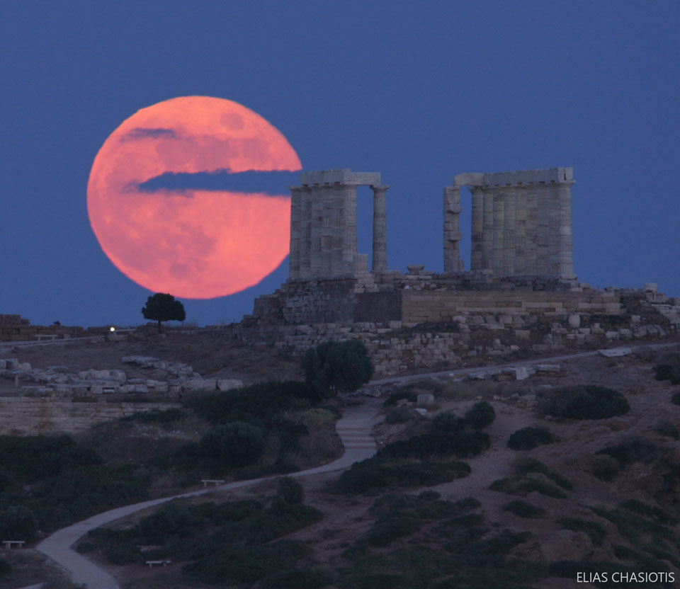 StrawberryMoon_Chasiotis_960.jpg