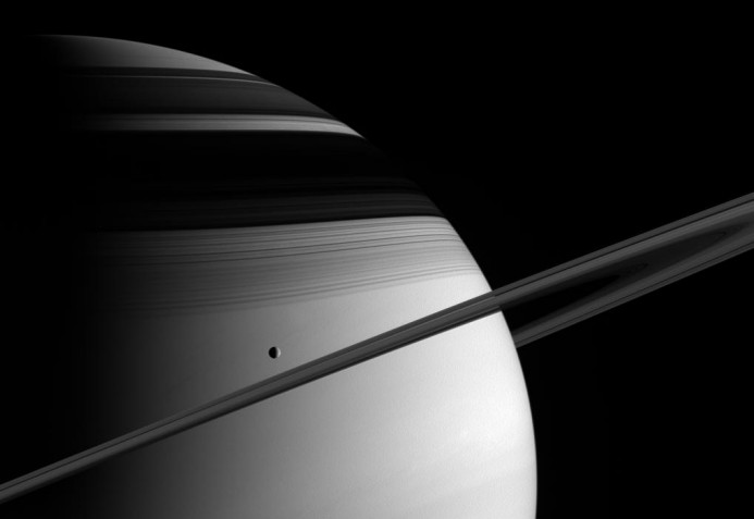 TethysRingShadow_cassini_c68.jpg