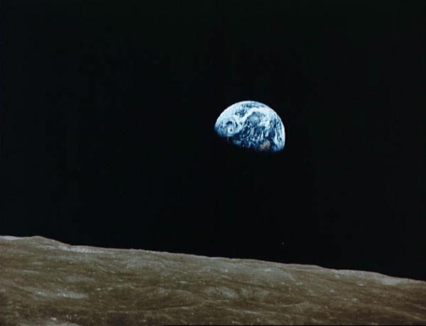 earthrise_apollo8.jpg