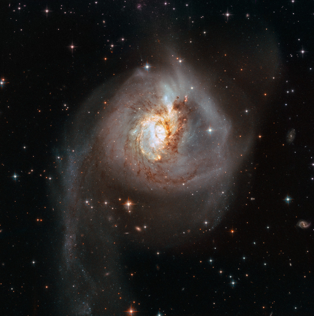 heic1811a_ngc3256_1024.jpg