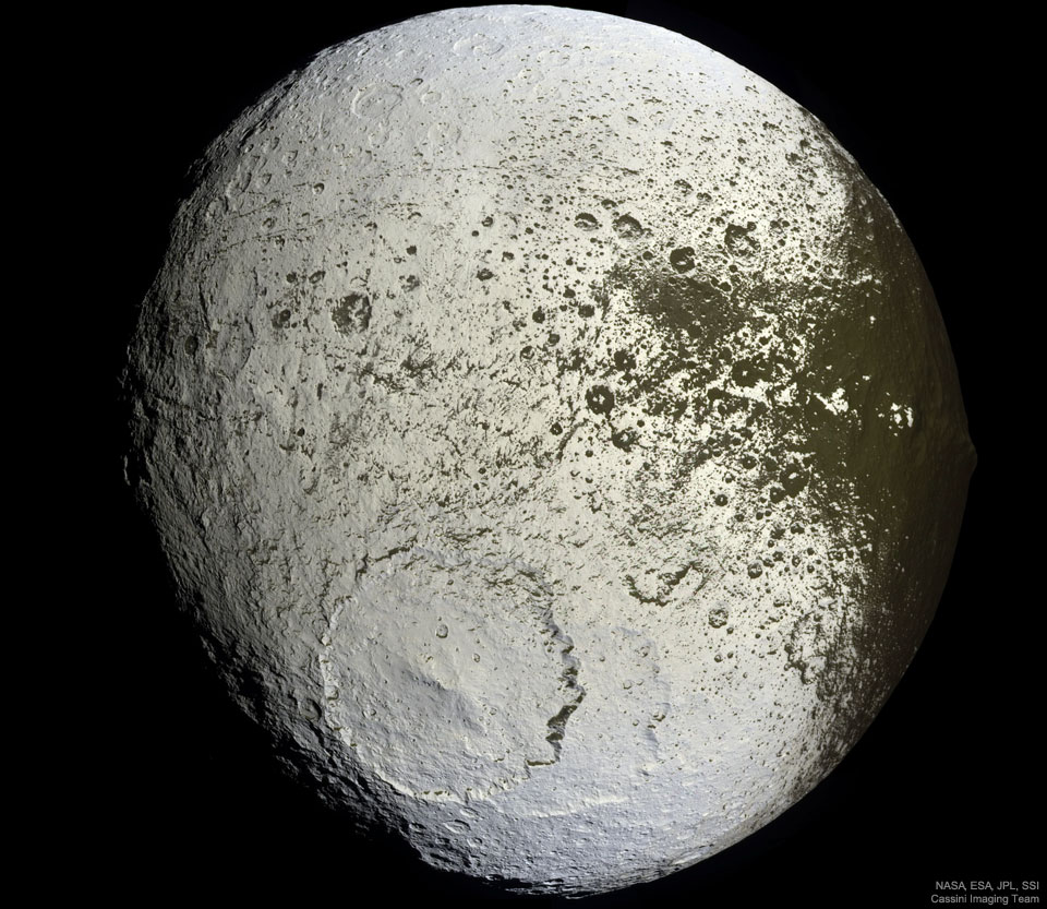 iapetus3_cassini_960.jpg