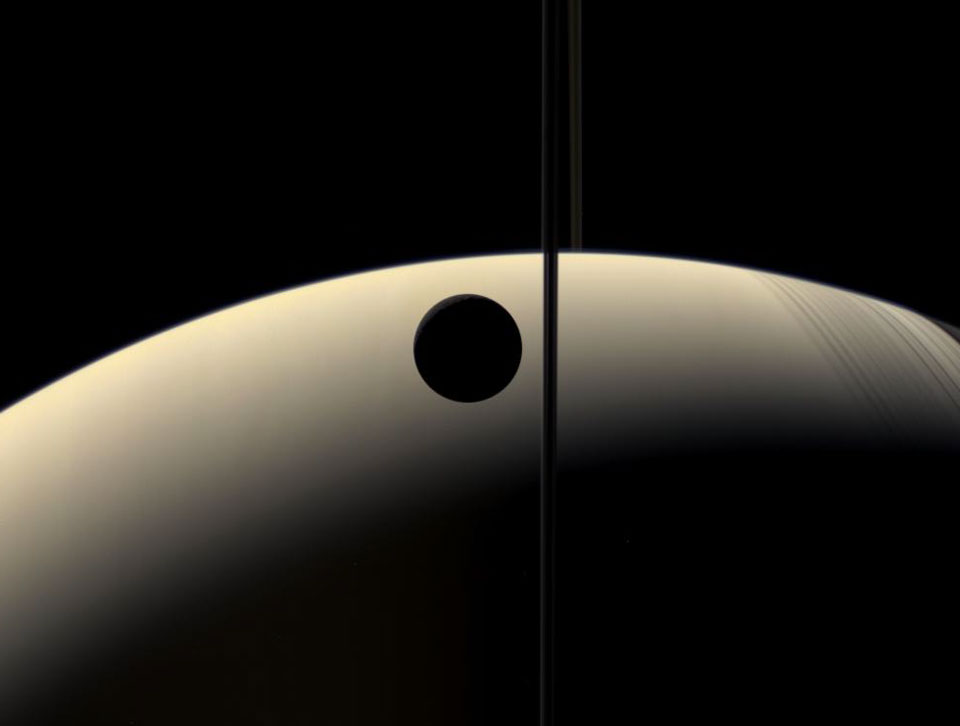 saturnrhea_cassini_960.jpg